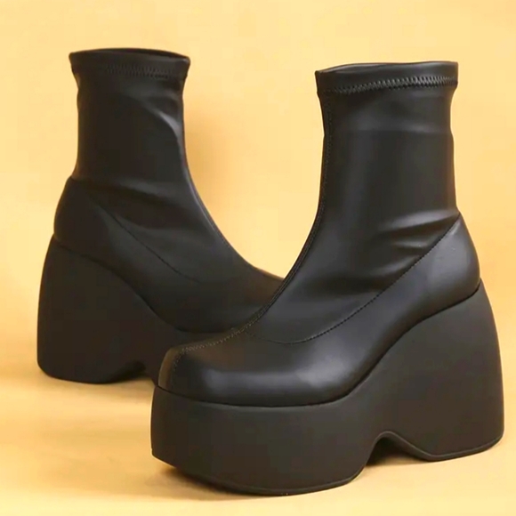 Soldd Ladies chunky platform boots sz 7.5 - Picture 7 of 16